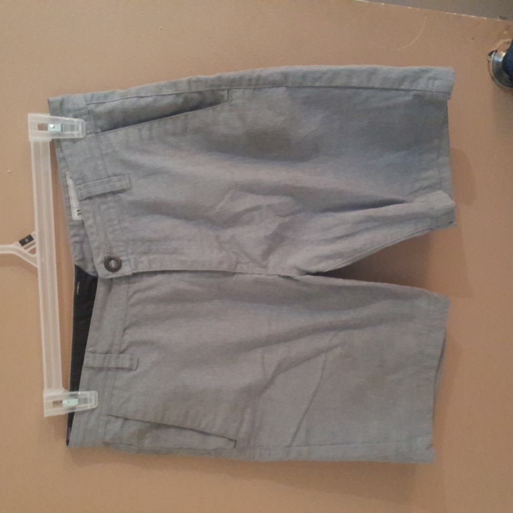 Men's size 31 Volcom True to this gray shorts